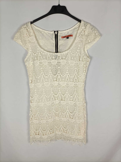 BERSHKA.Vestido encaje beige T.s