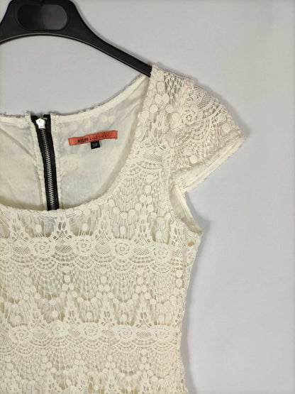 BERSHKA.Vestido encaje beige T.s
