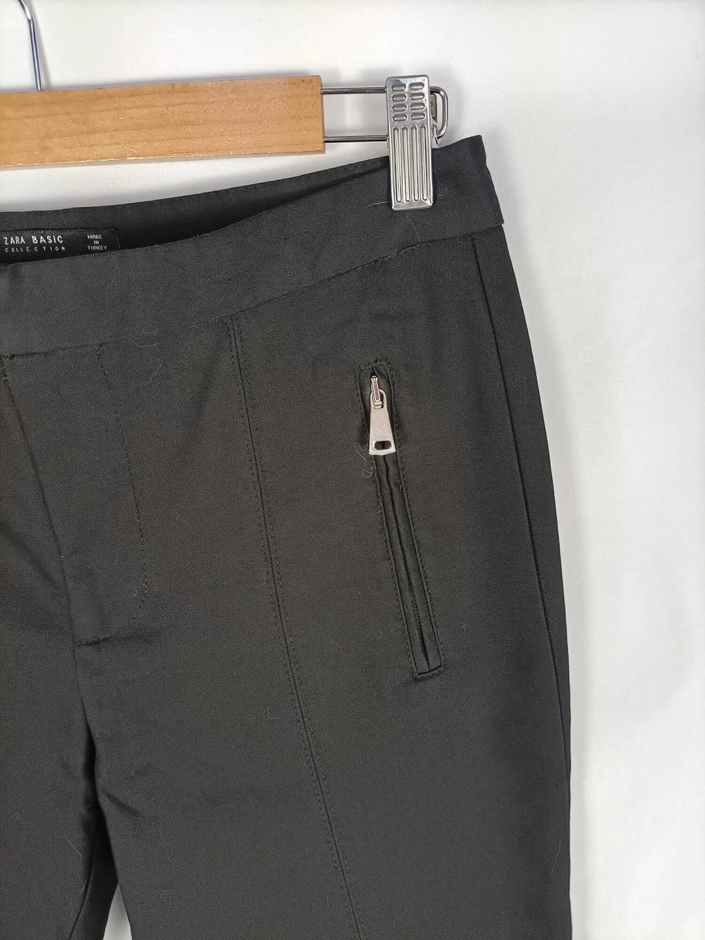 ZARA. Pantalón negro de vestir T.m