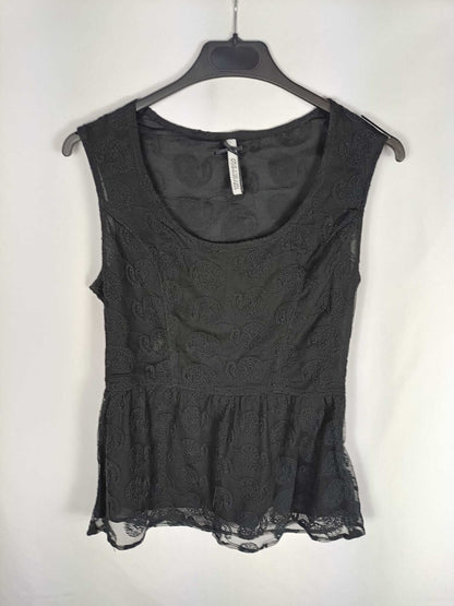 STRADIVARIUS. Black Embroidered Ts Top