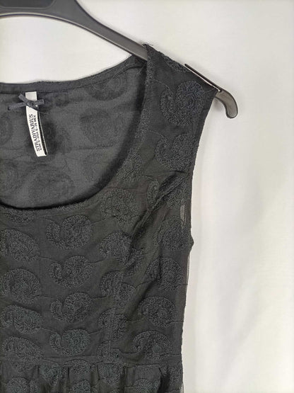 STRADIVARIUS. Black Embroidered Ts Top