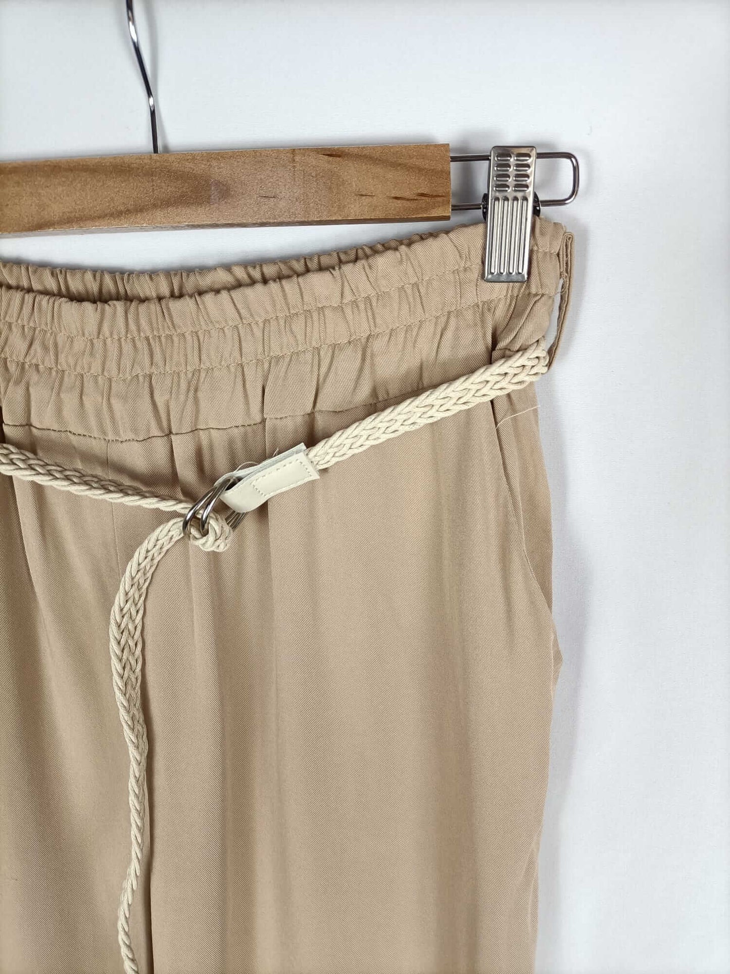 AROMIAS. Pantalón beige fluido T.xl