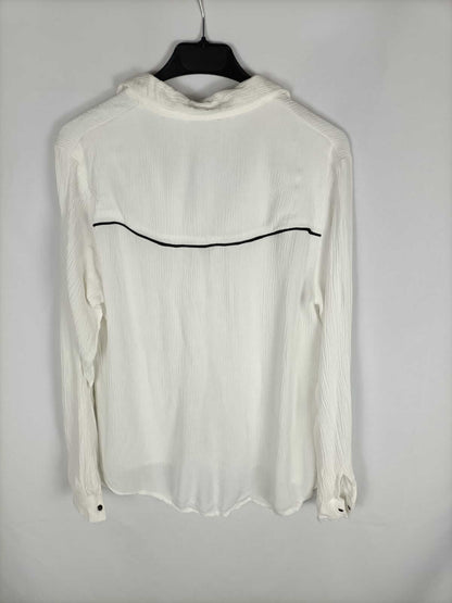 STRADIVARIUS. Blusa blanca líneas negras T.m