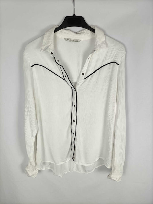 STRADIVARIUS. Blusa blanca líneas negras T.m