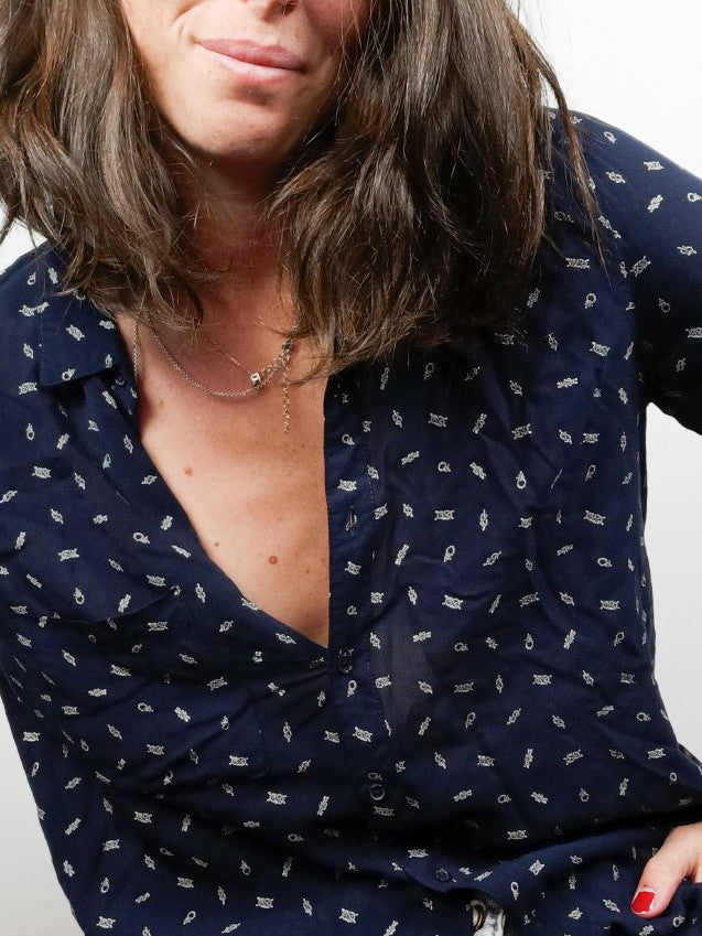 PULL&BEAR.Blusa azul nudos T.s