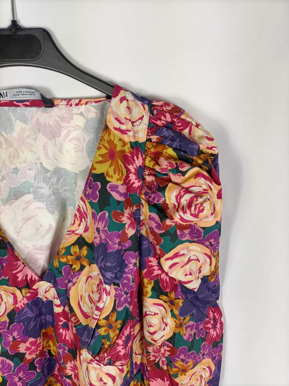 ZARA.Top flores mangas abullonadas T.m