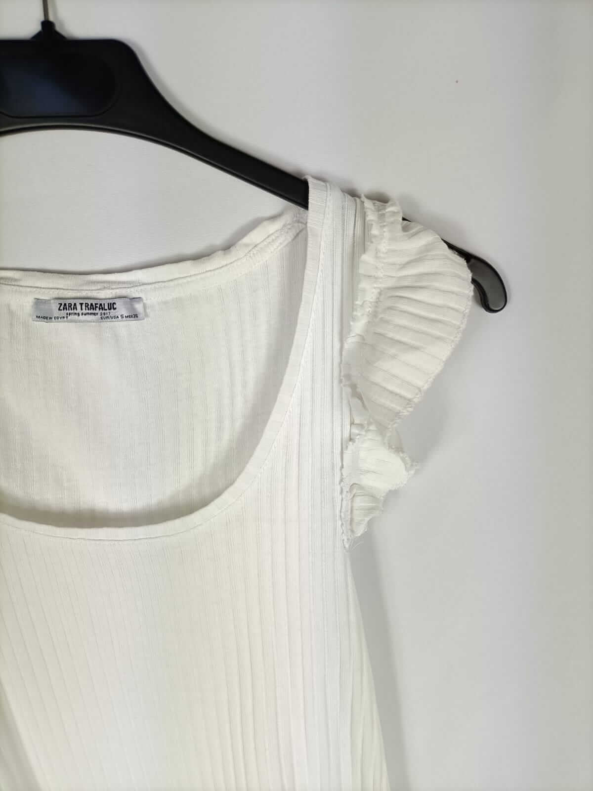 ZARA.Top blanco volantes T.s