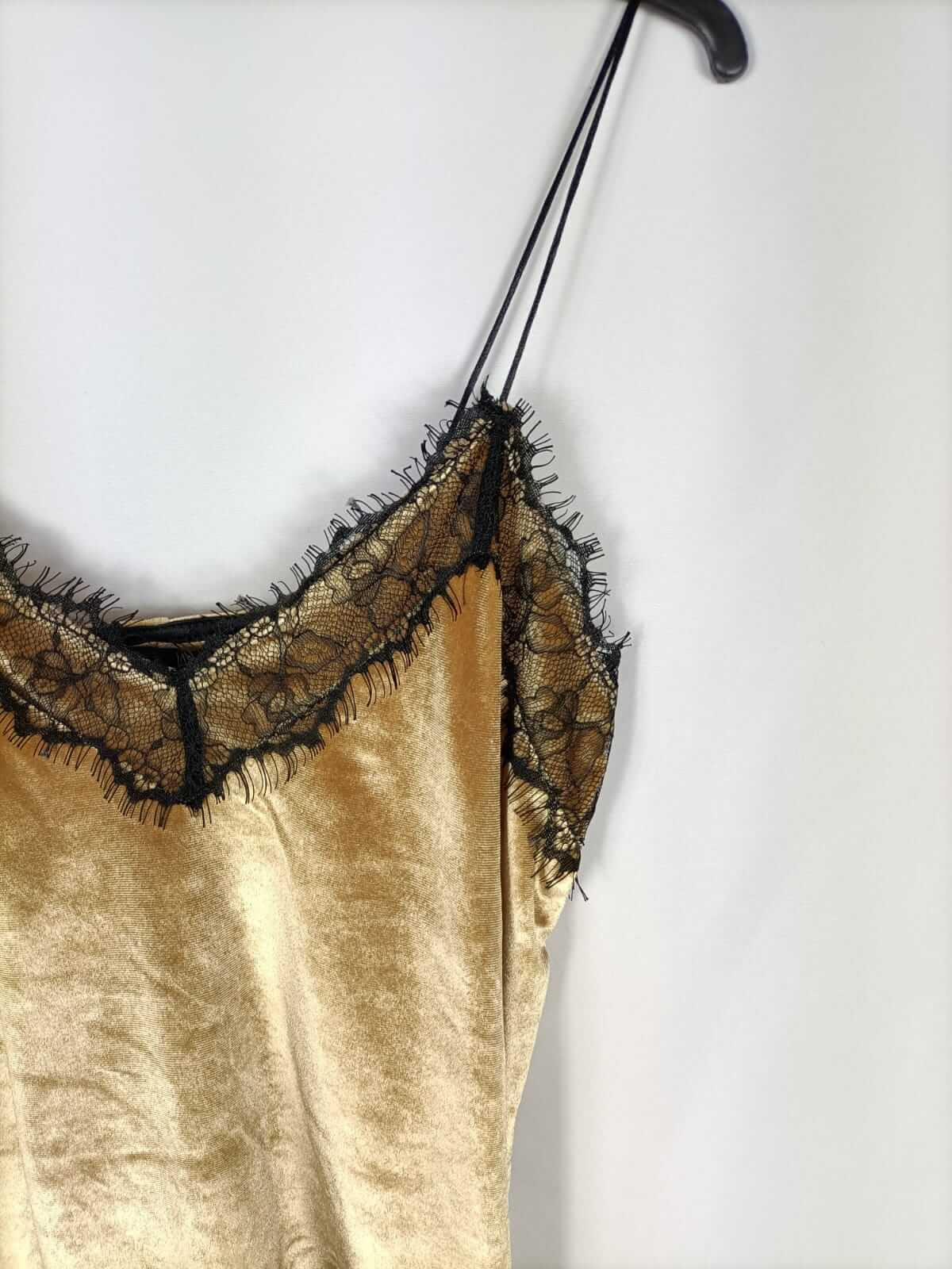 BERSHKA.Top lencero terciopelo T.s