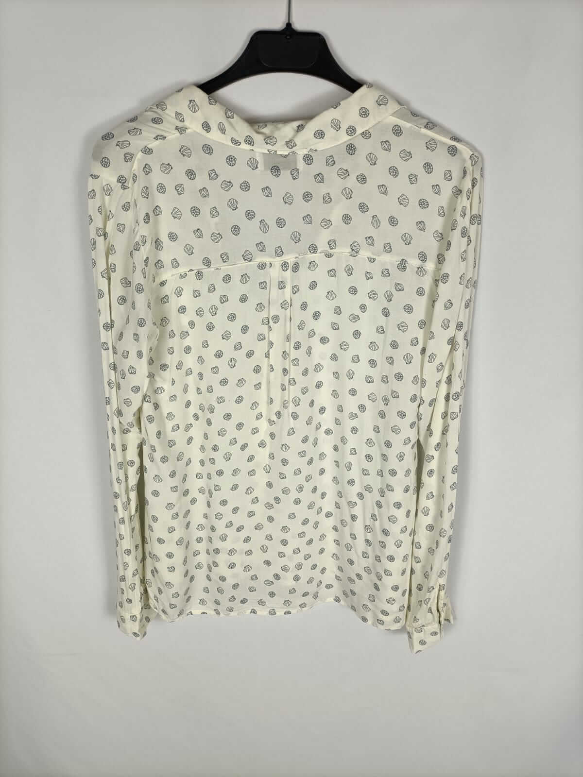 PULL&BEAR.Blusa beige fluida conchas T.s