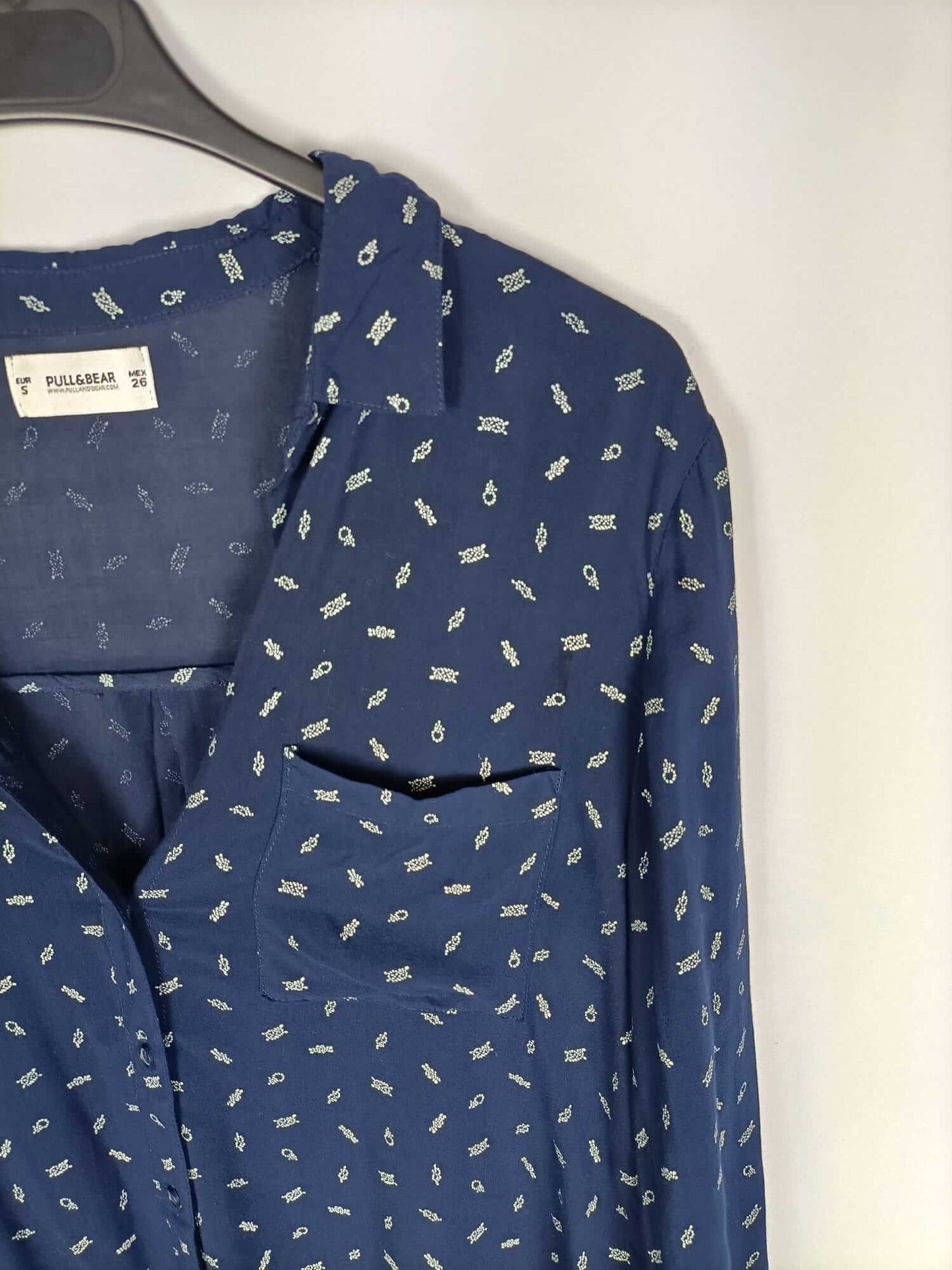 PULL&BEAR.Blusa azul nudos T.s