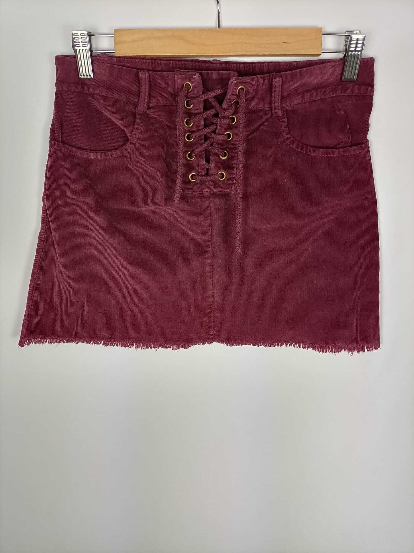 OTRAS.Falda corta burdeos pana T.36
