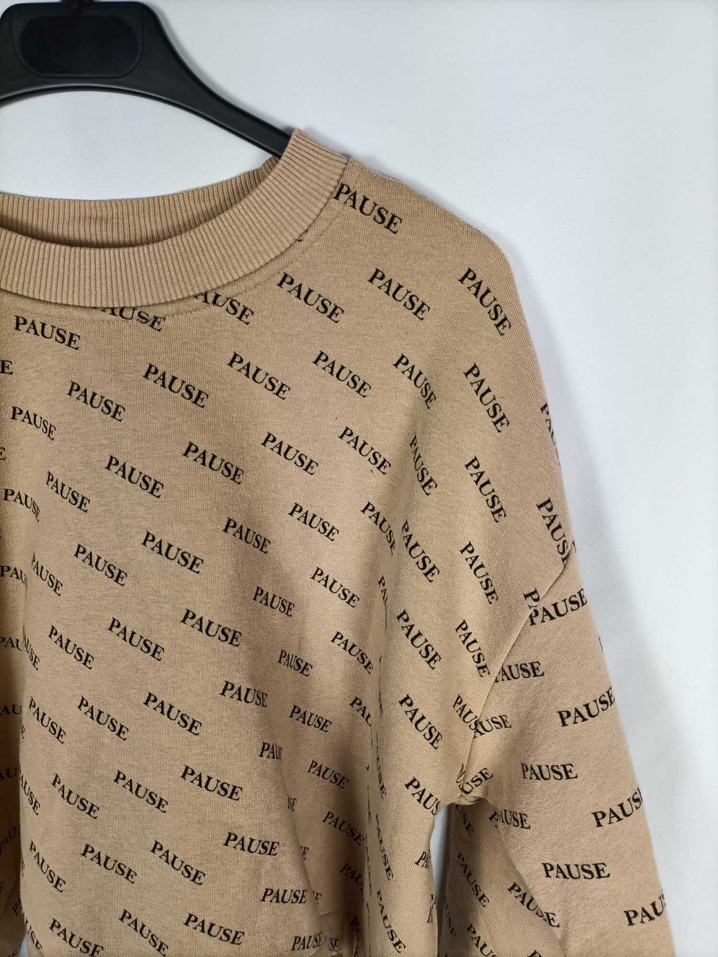 BERSHKA.Sudadera camel cortita T.s