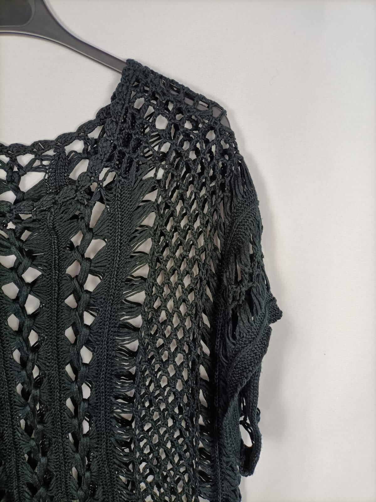 OTRAS.Top negro troquelado flecos TU (m)