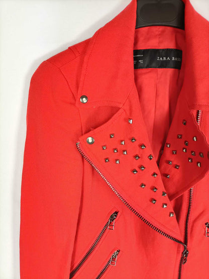 ZARA. Cazadora roja tachuelas T.xs
