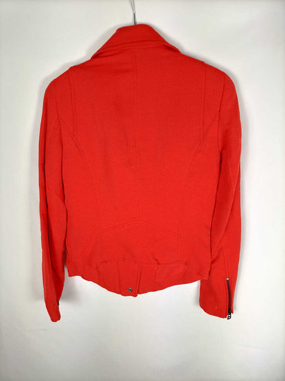 ZARA. Cazadora roja tachuelas T.xs