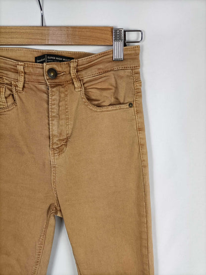 STRADIVARIUS.Pantalones pitillo mostaza T.34
