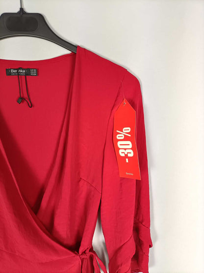 BERSHKA.Blusa roja cruzada T.xs