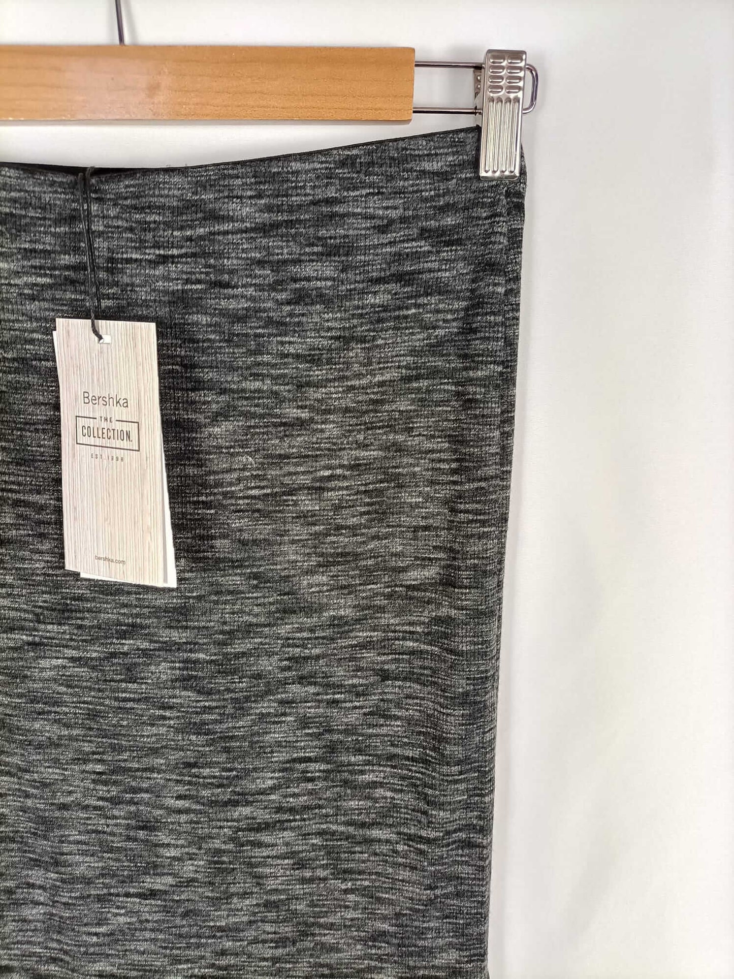 BERSHKA.Ts grey fitted skirt