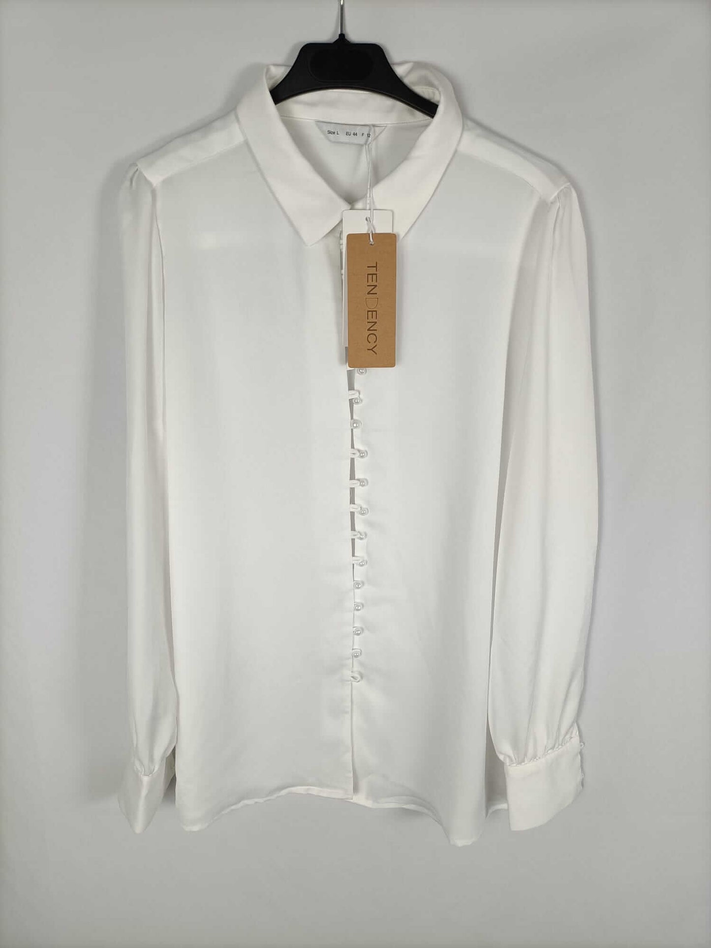 TENDENCI.Blusa blanca botones perla T.L