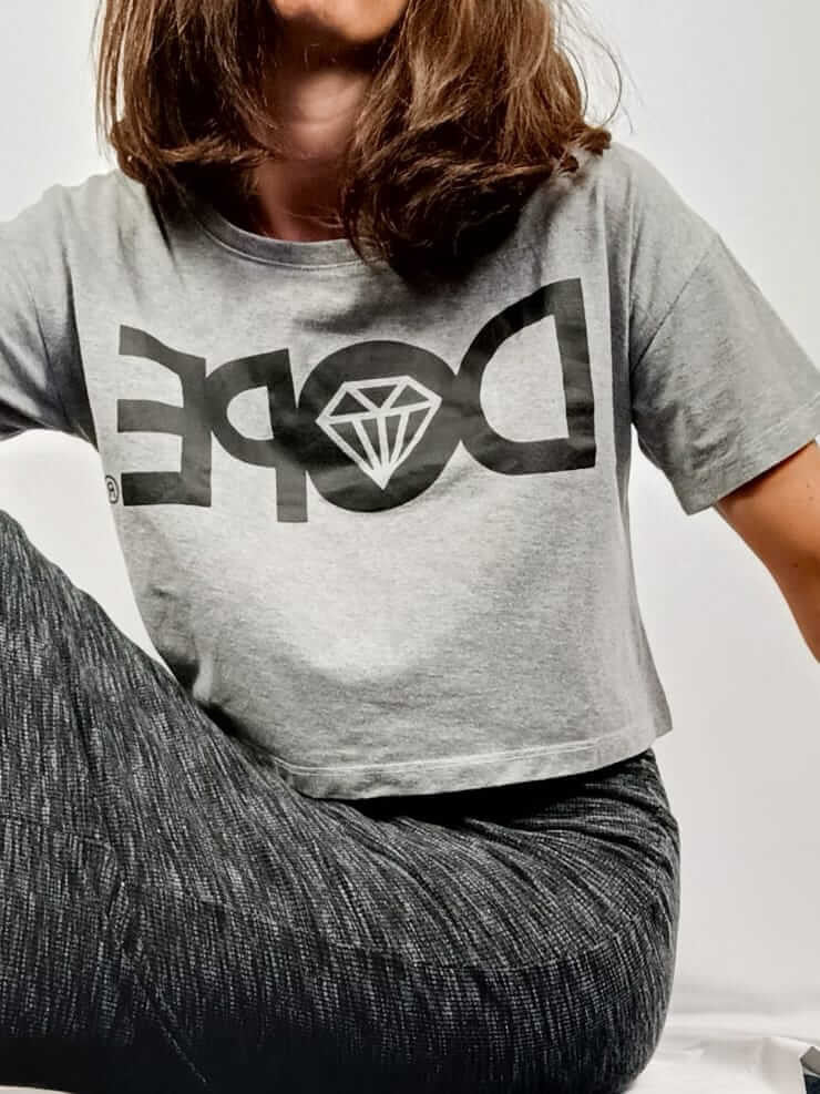 DOPE.Camiseta gris letras T.s