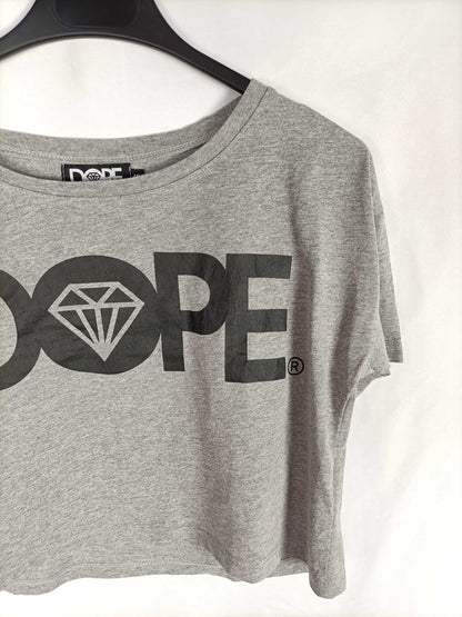 DOPE.Camiseta gris letras T.s