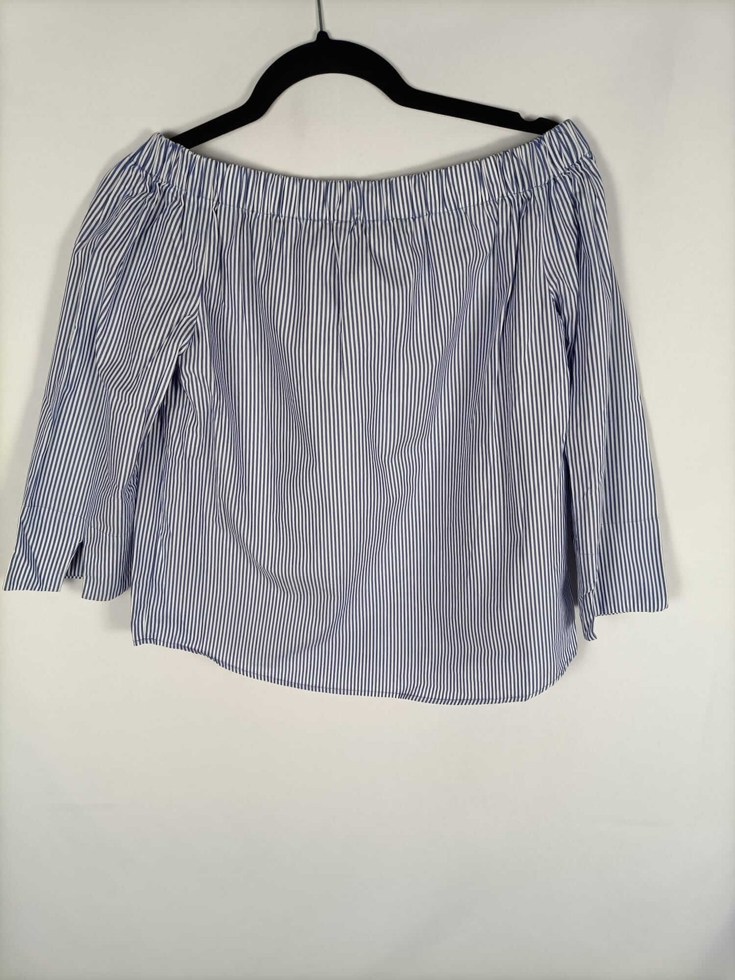ZARA.Blusa rayas aul y blanco cuello barco T.xs