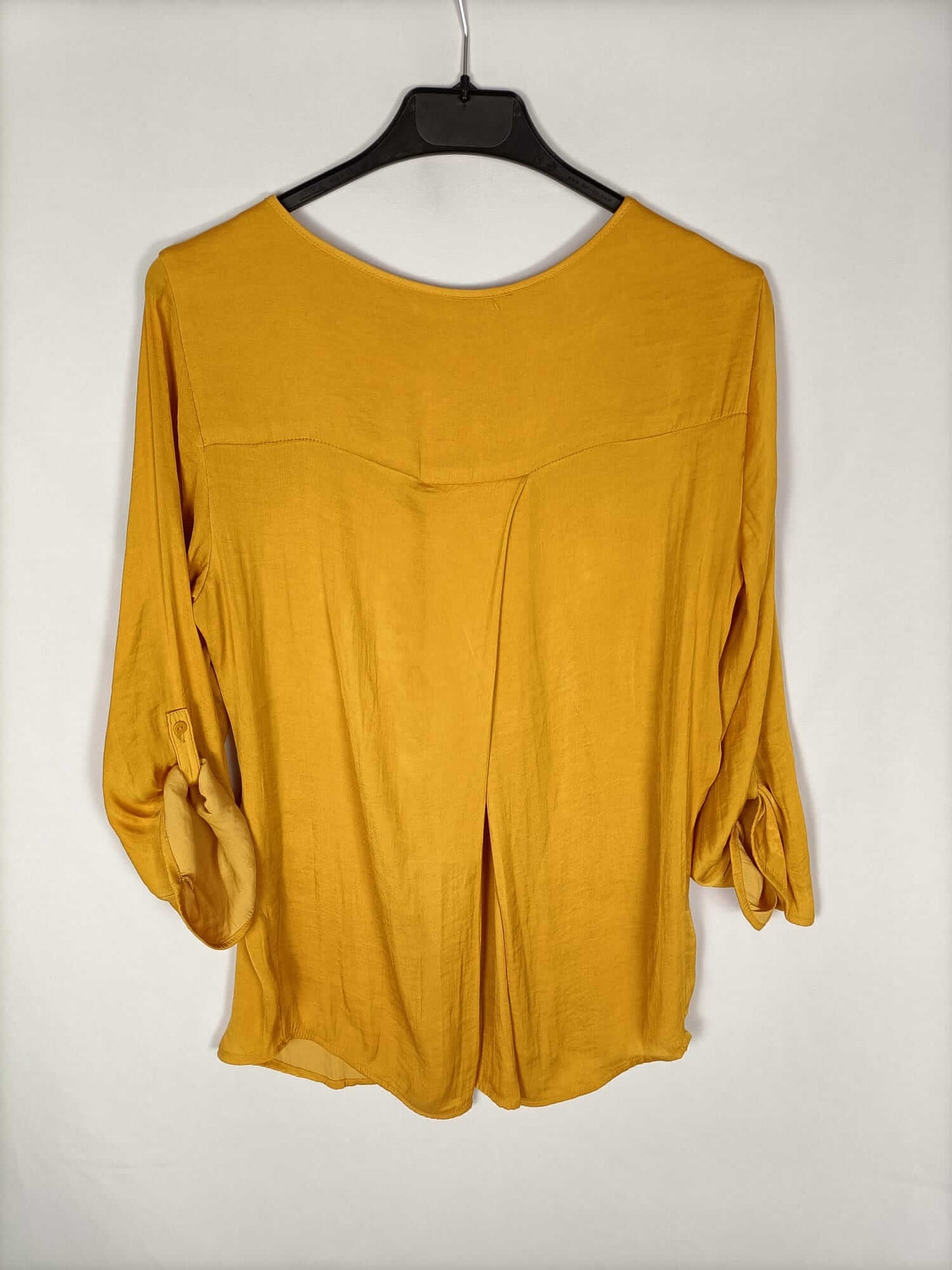 STRADIVARIUS. Mustard V-neck blouse Tm