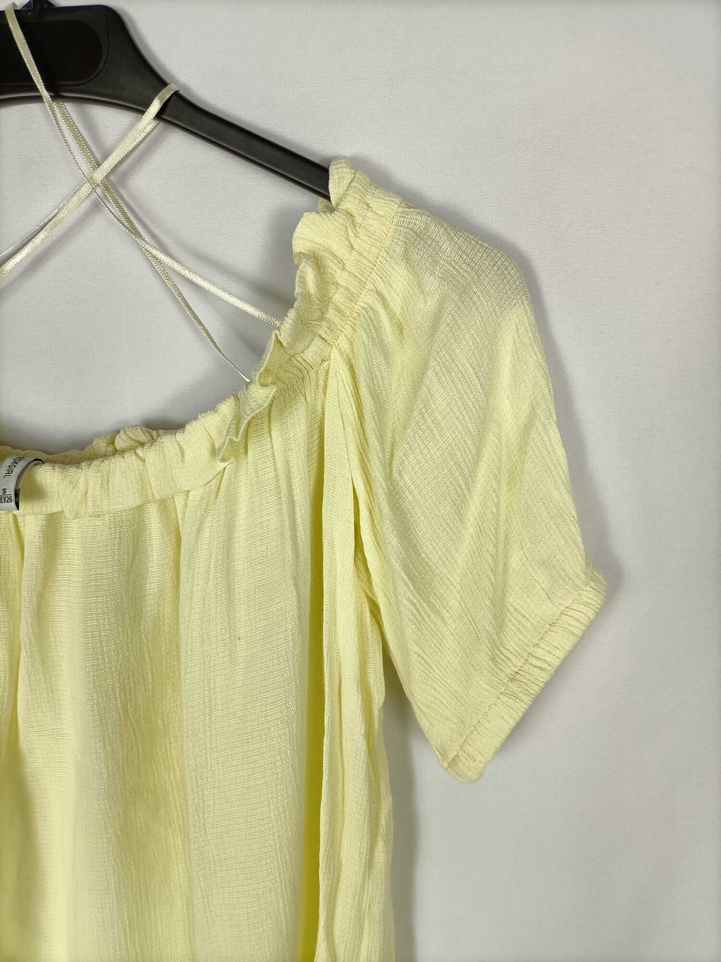 BERSHKA.Top amarillo pastel T.s