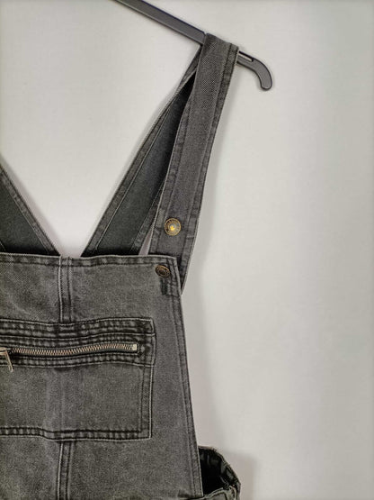 PULL&BEAR.Peto negro denim corto T.38