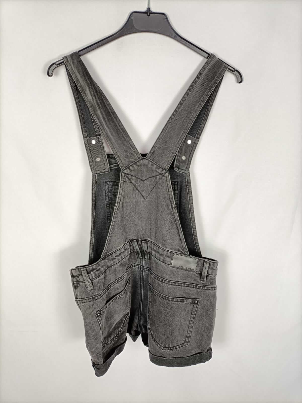 PULL&BEAR.Peto negro denim corto T.38