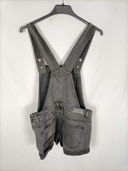 PULL&BEAR.Peto negro denim corto T.38