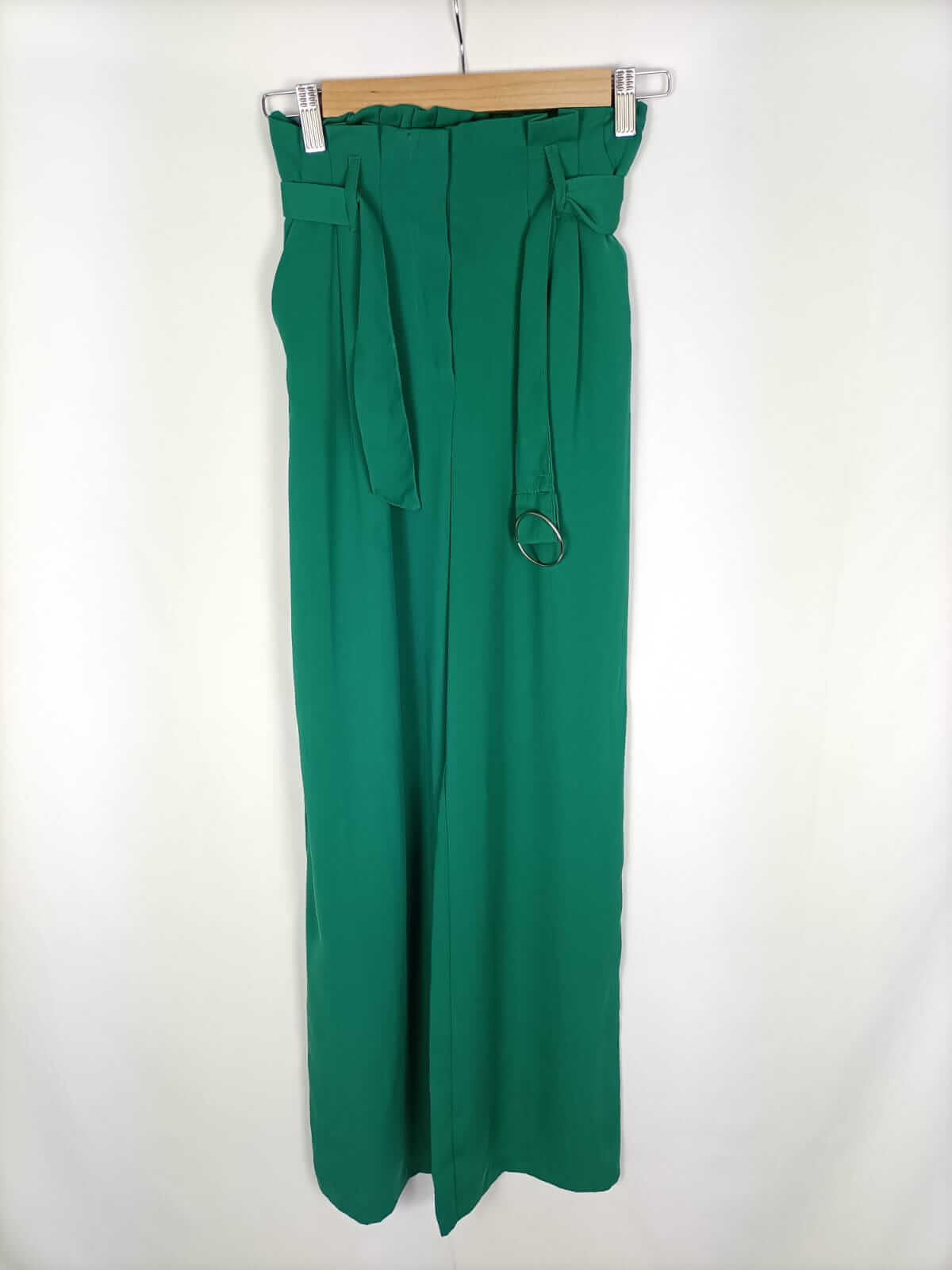 BERSHKA.Pantalones palazzo verdes T.34