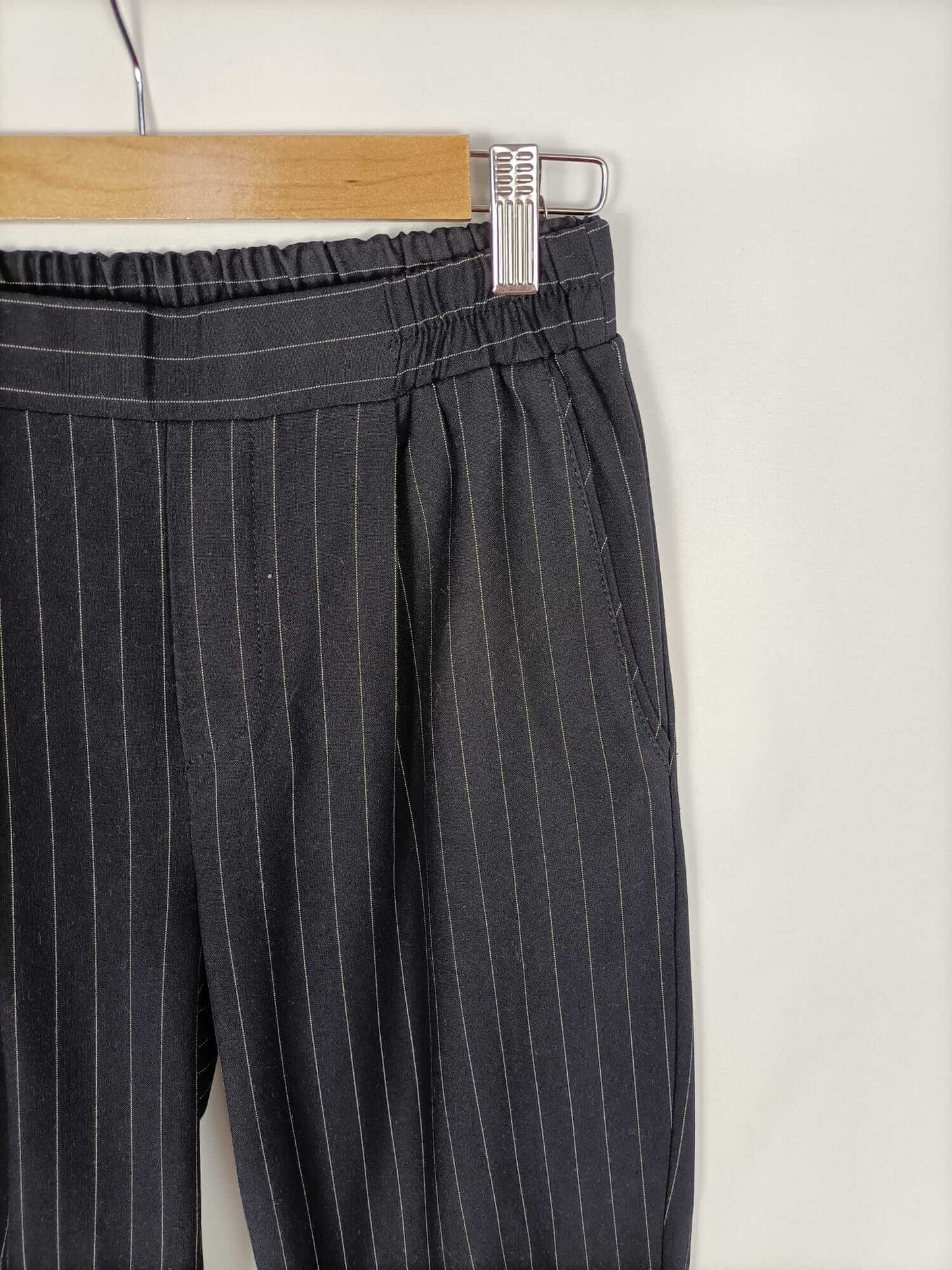 BERSHKA.Pantalones azules rayas T.m