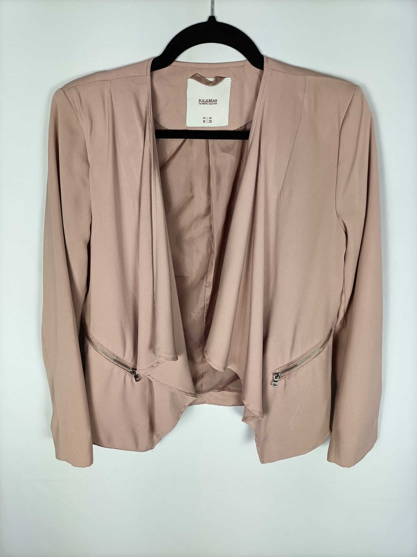 PULL&BEAR.Blazer rosa fluida y cortita T.m