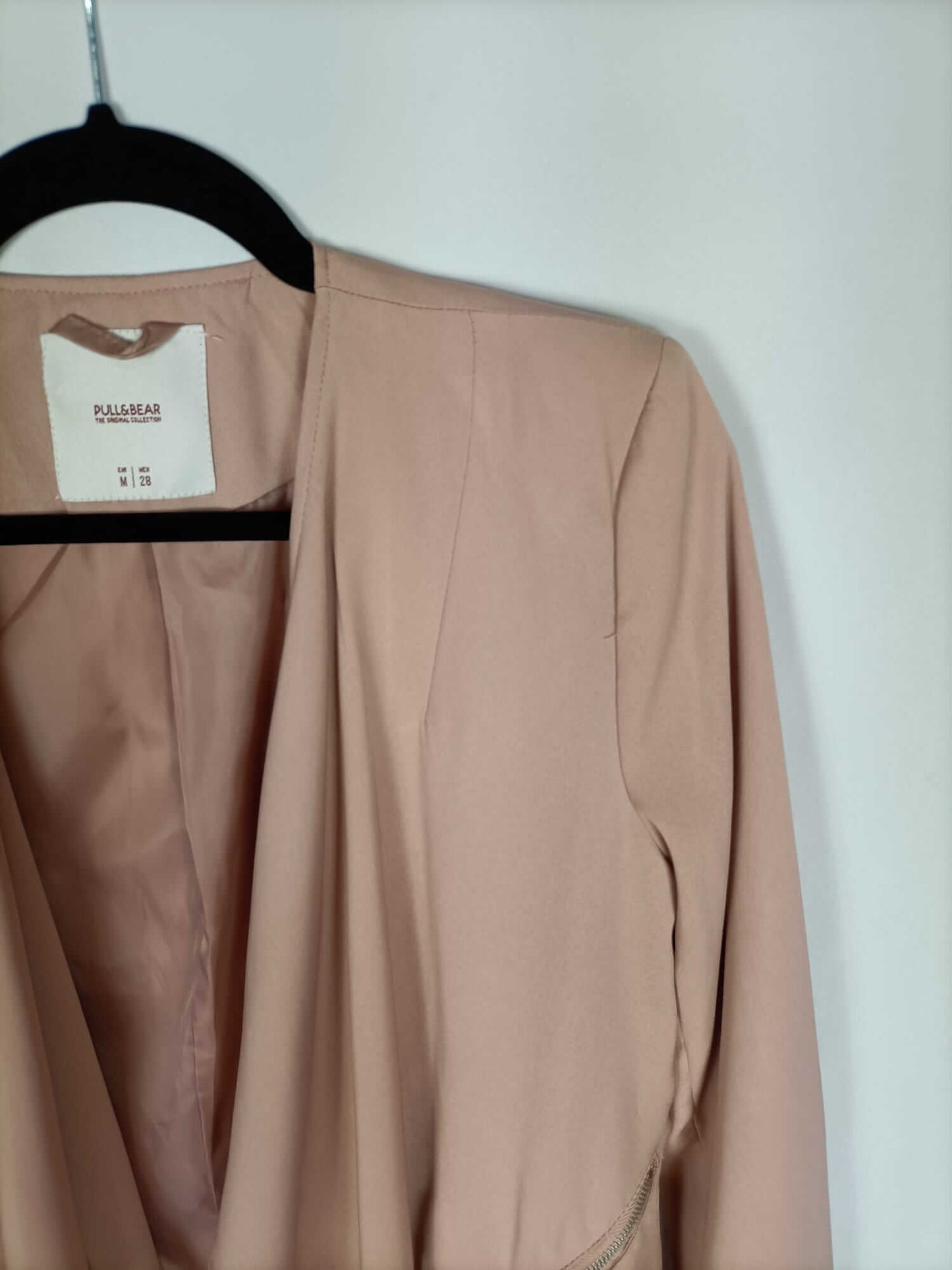 PULL&BEAR.Blazer rosa fluida y cortita T.m