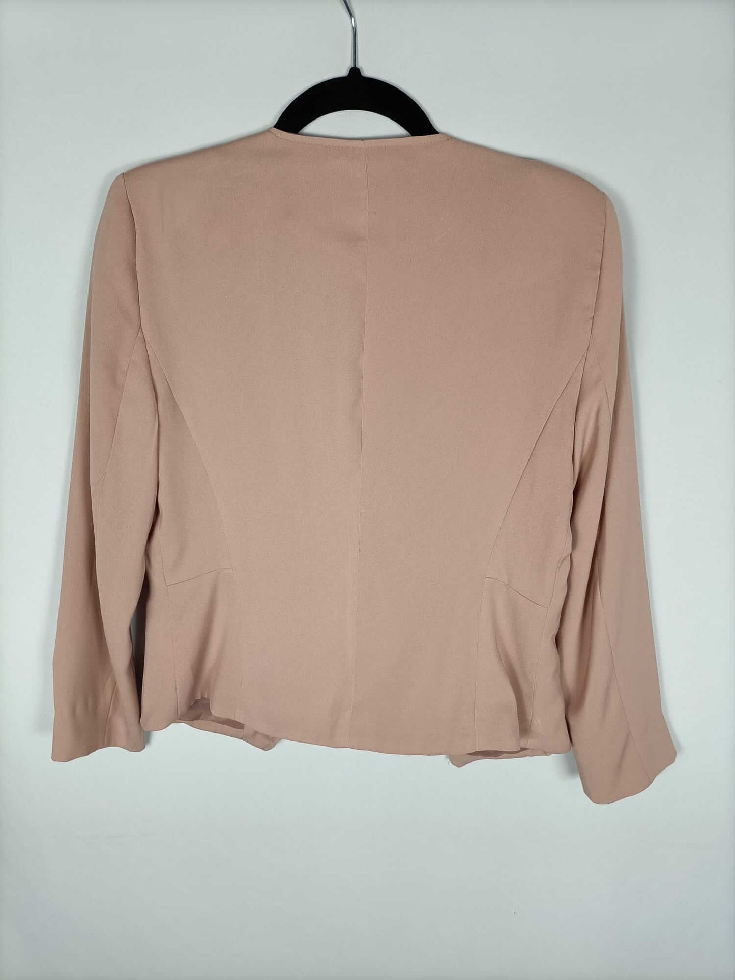 PULL&BEAR.Blazer rosa fluida y cortita T.m