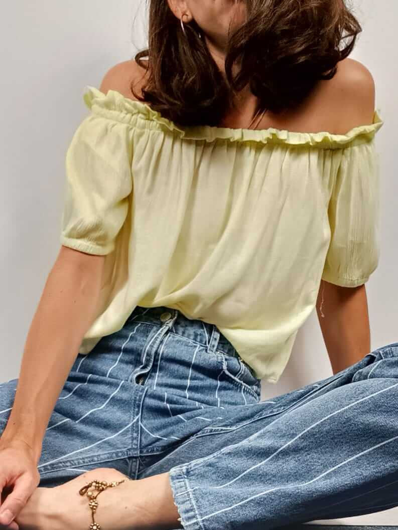 BERSHKA.Top amarillo pastel T.s