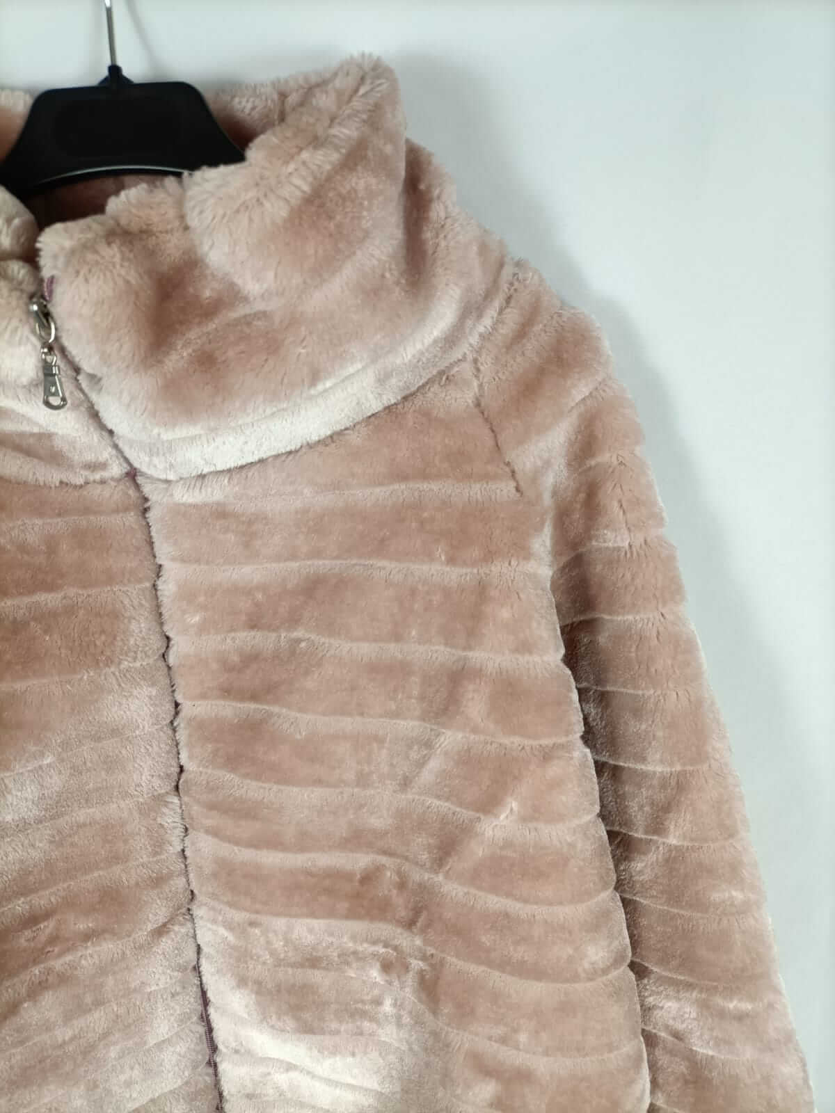 OTRAS. Abrigo pelito rosa TU (s/m)