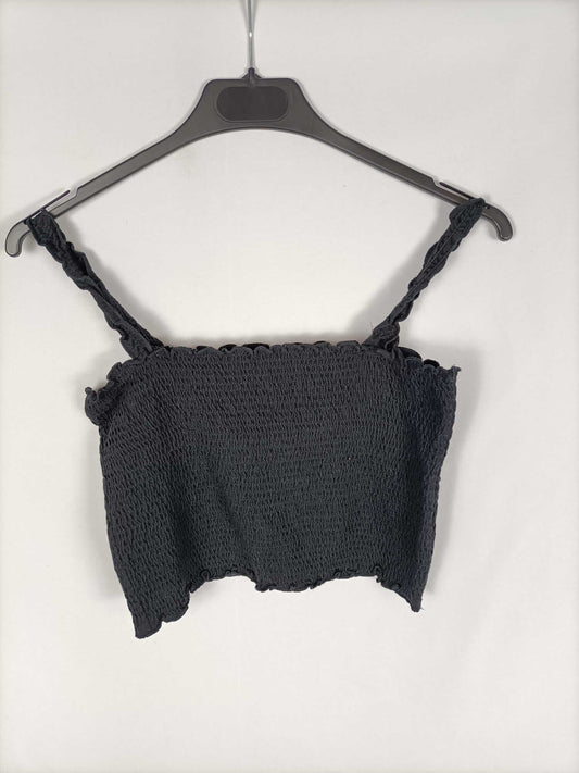 STRADIVARIUS. Croptop negro nido de abeja T.m