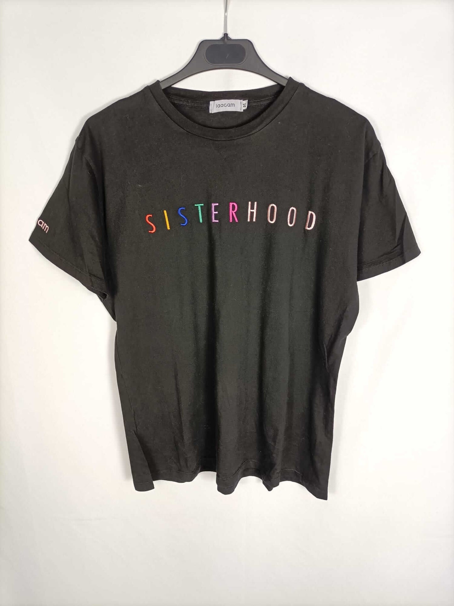 LAAGAM. Camiseta letras bordadas T.m