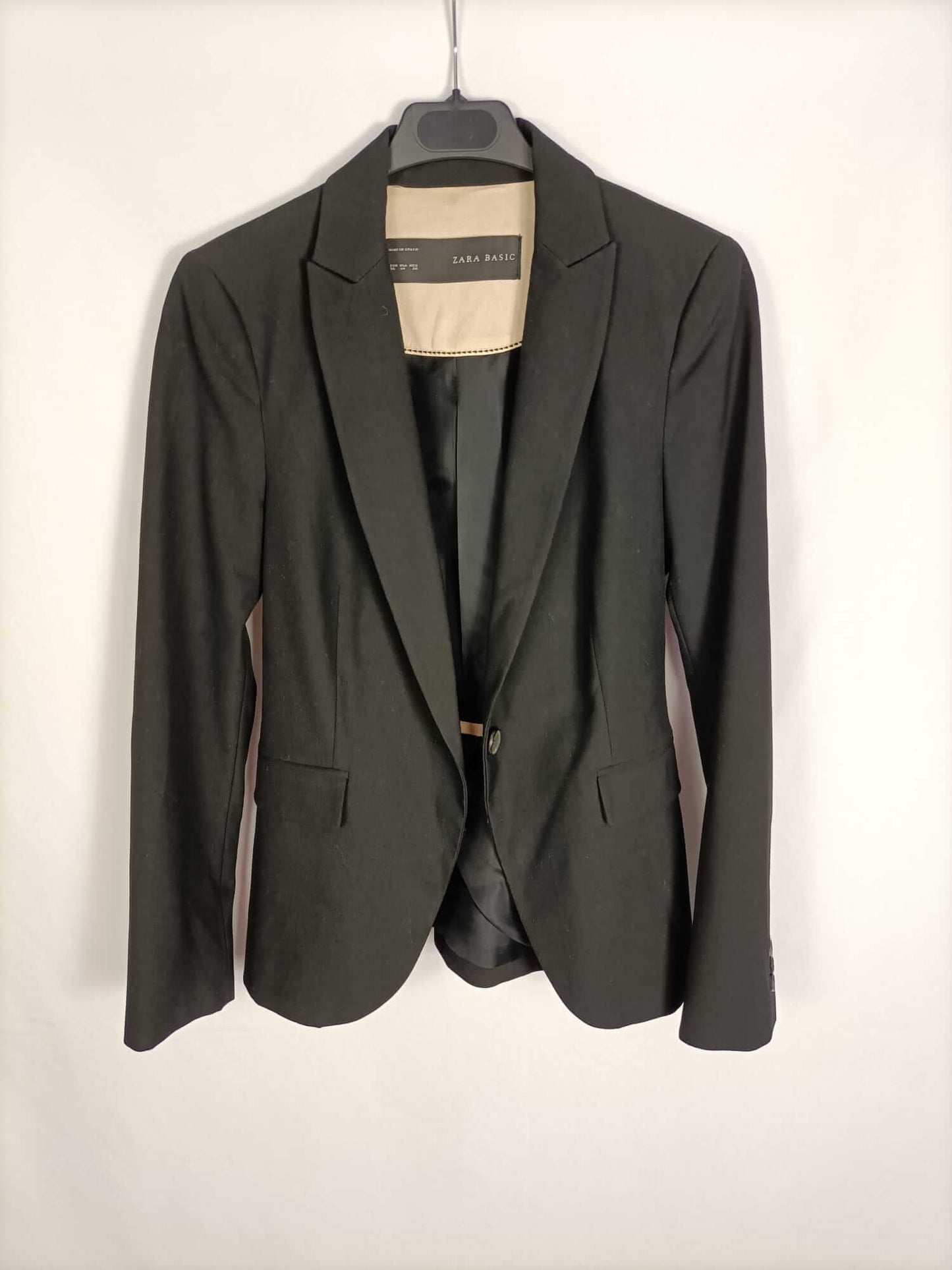 ZARA. Blazer negra T.36