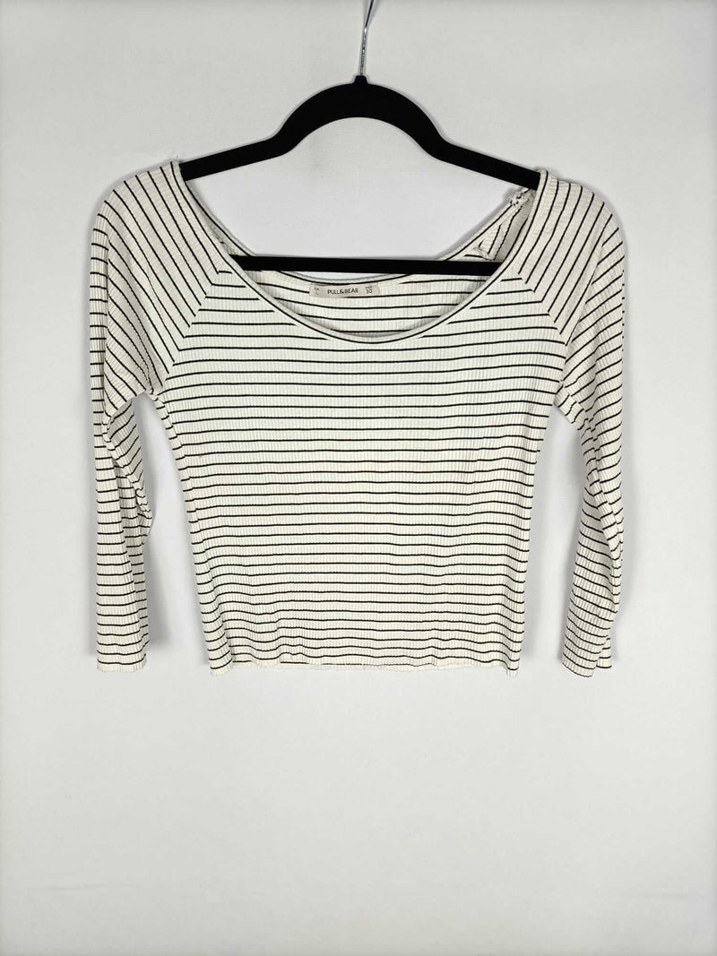PULL&BEAR. Top canalé rayas T.l