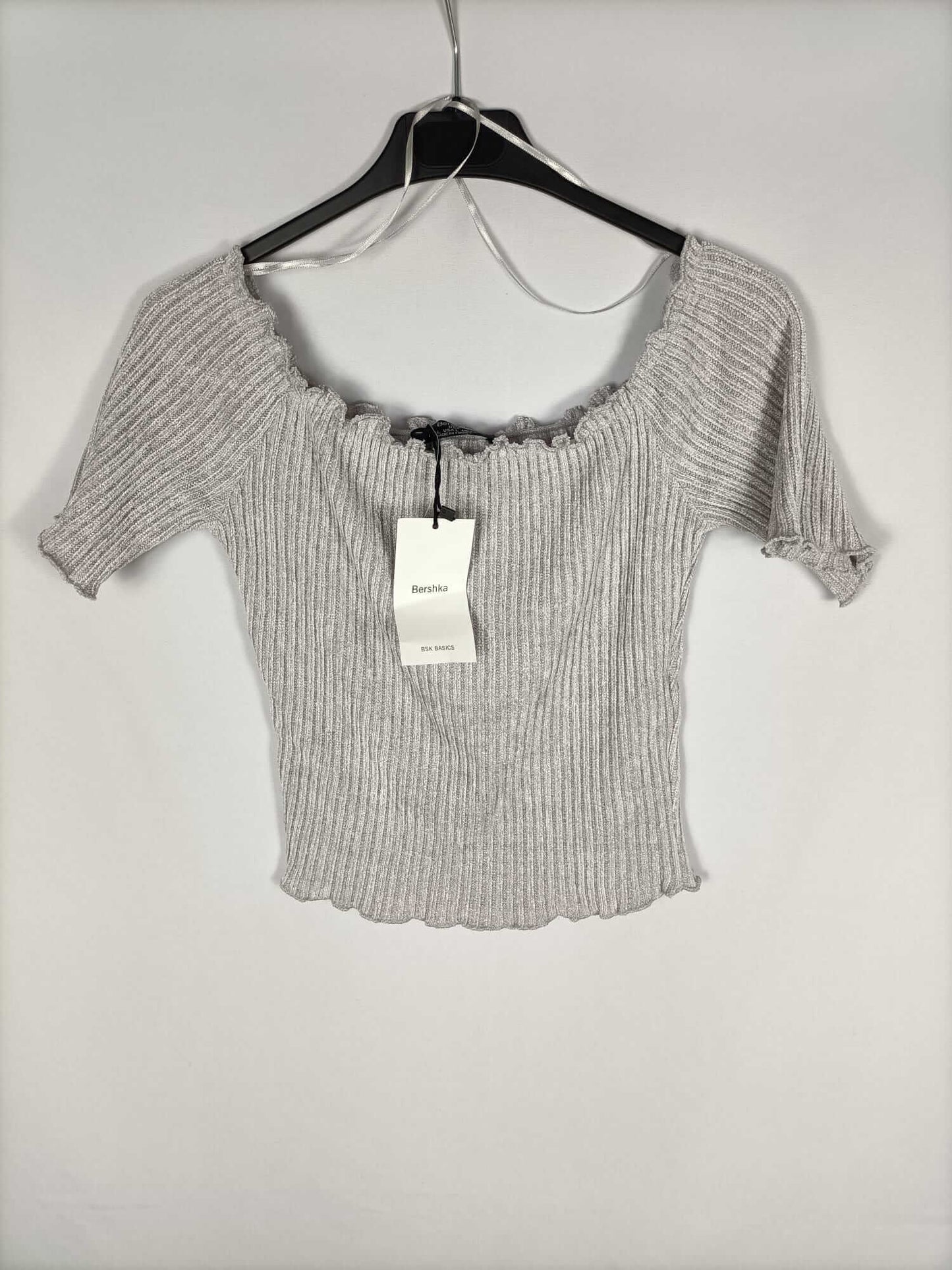 BERSHKA. Top gris canalé T.l