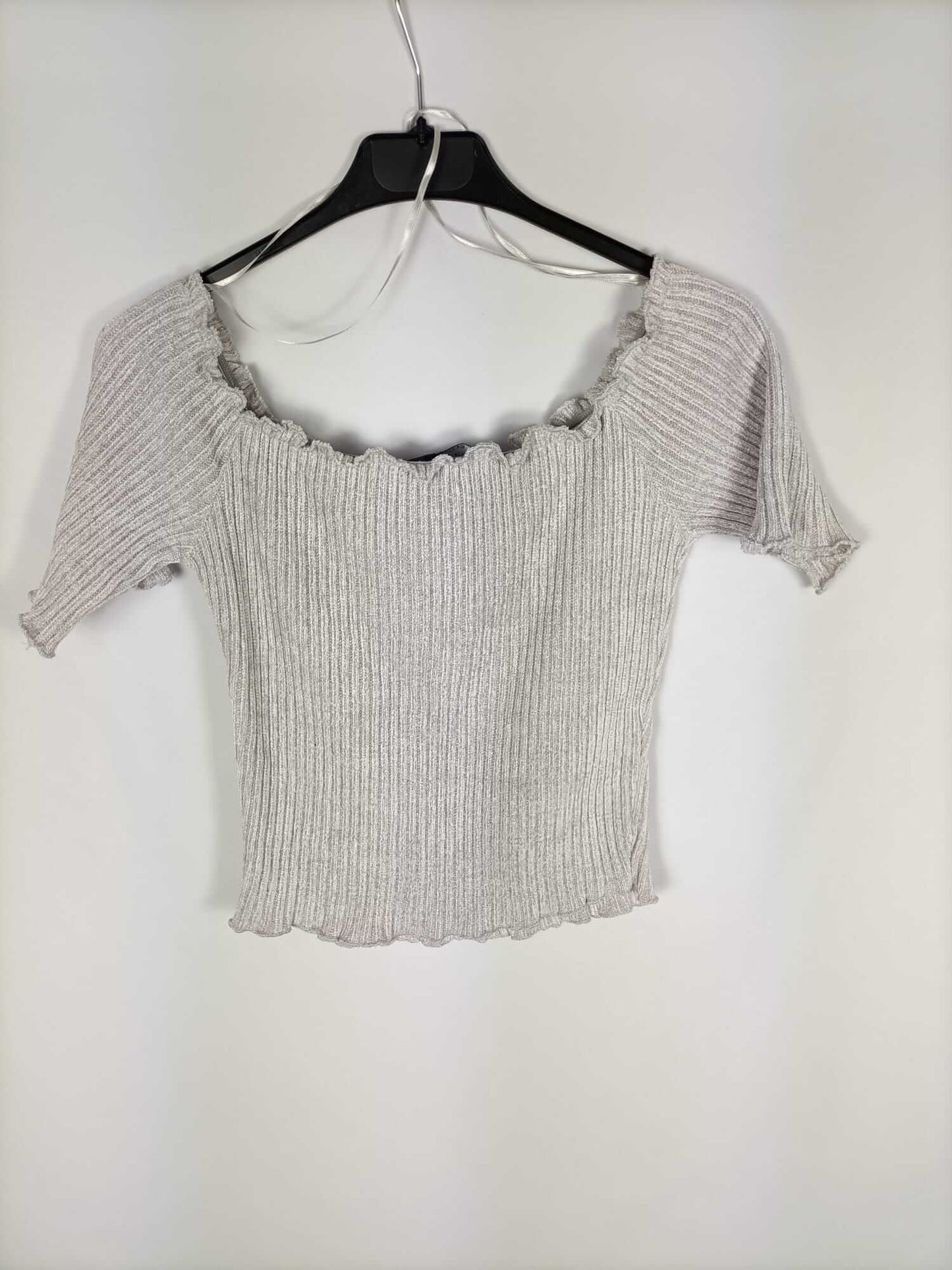 BERSHKA. Top gris canalé T.l