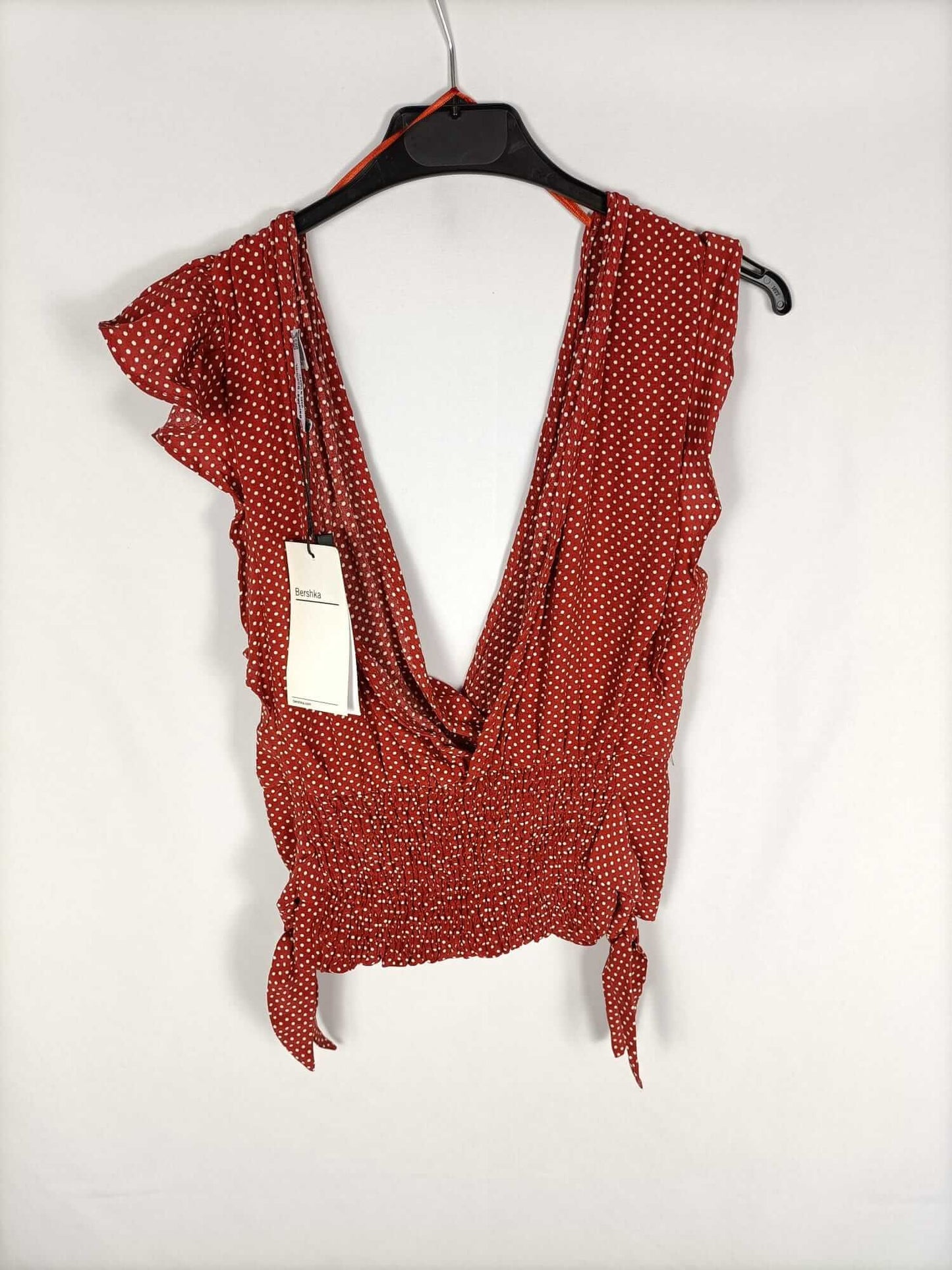 BERSHKA. Top rojo lunares T.l