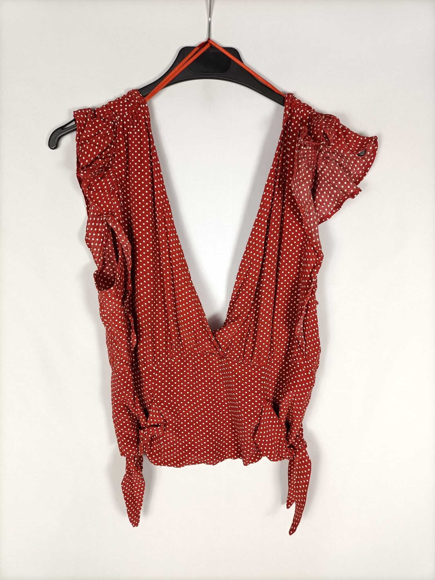 BERSHKA. Top rojo lunares T.l