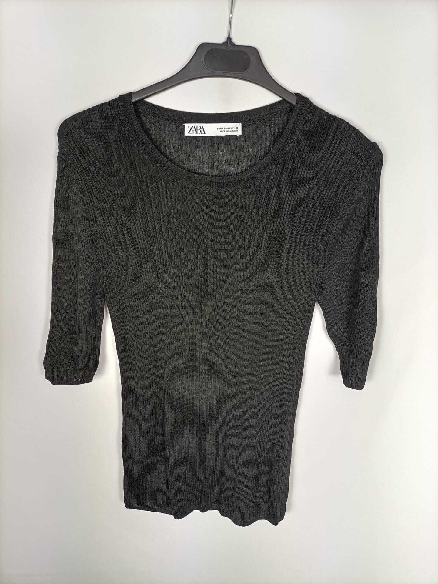 ZARA. Top negro canalé T.m