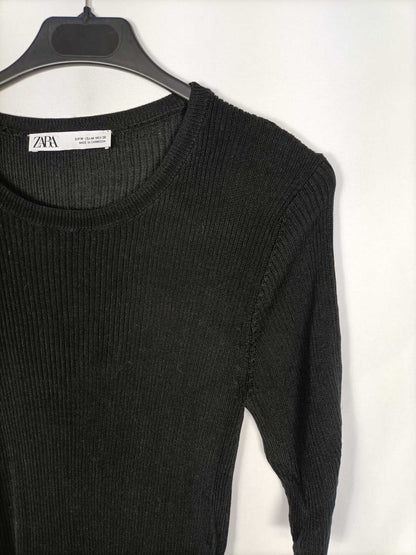 ZARA. Top negro canalé T.m