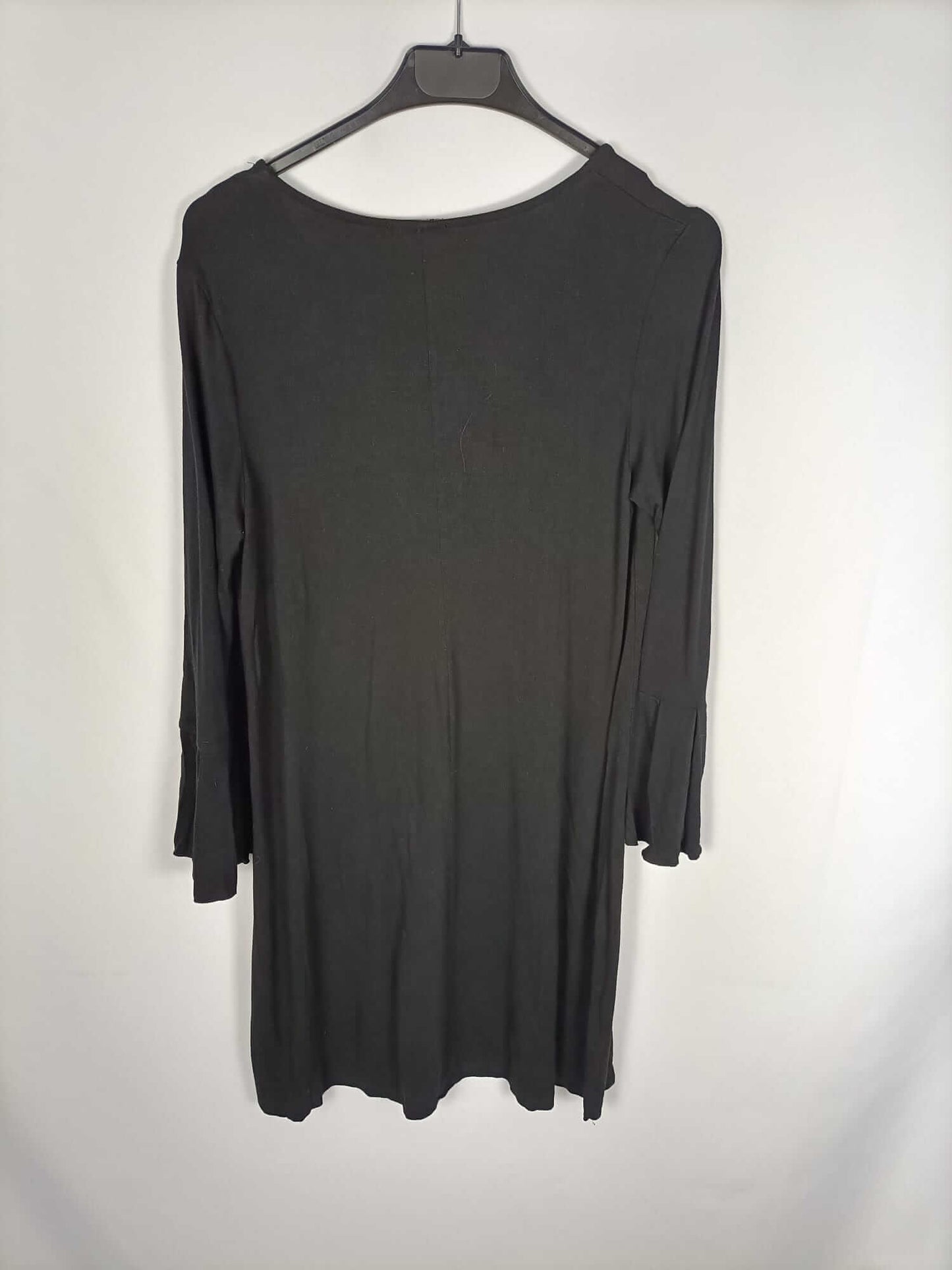 BERSHKA. Vestido básico negro T.m