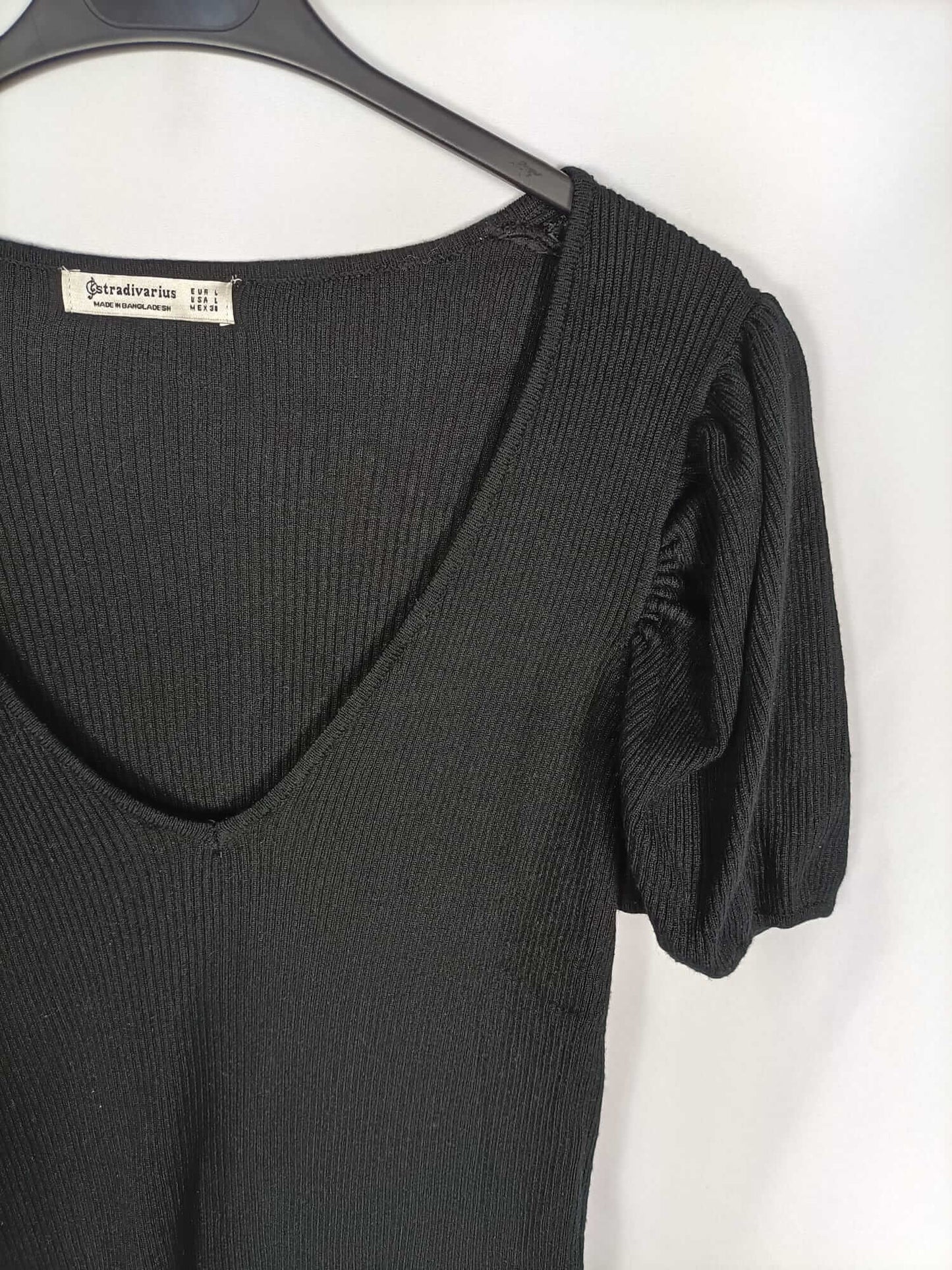 STRADIVARIUS. Top negro canalé mangas T.l